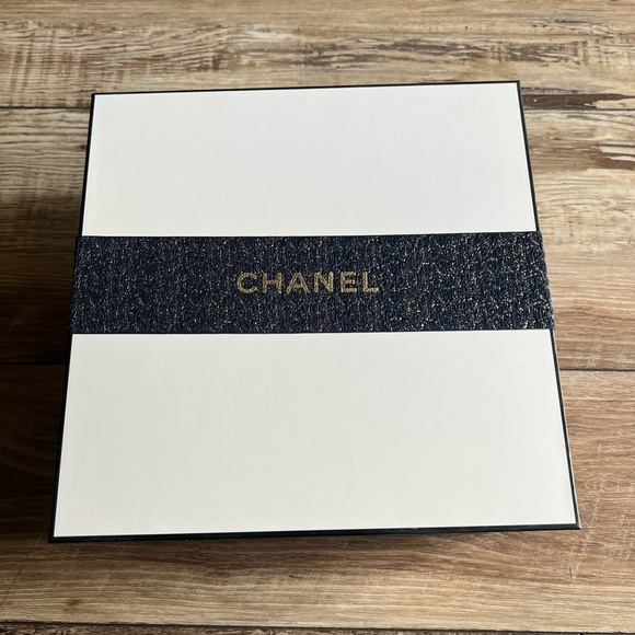 CHANEL GIFT BOX BLUE/GOLD RIBBON - Picture 1 of 8